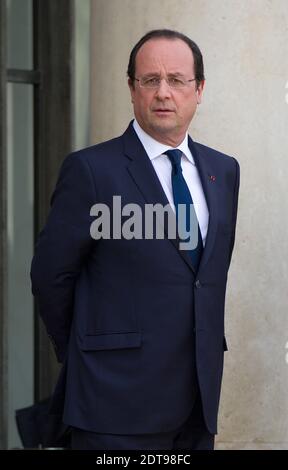 Der französische Präsident Francois Hollande erwartet seine argentinische Amtskollegin Cristina Fernandez de Kirchner am 19. März 2014 im Elysée-Palast in Paris. Foto von Laurent Zabulon/ABACAPRESS.COM Stockfoto