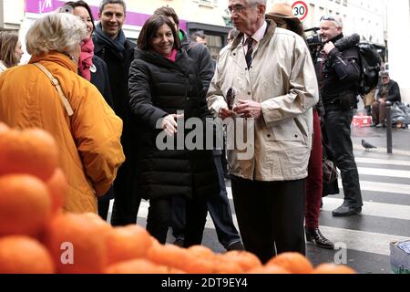 Anwärterin der französischen Sozialistischen Partei (PS) für die bevorstehenden Kommunalwahlen Anne Hidalgo flankiert von der Ökologischen Partei (EELV) Anwärterin für die Pariser Bürgermeisterwahlen 2014, Christophe Najdovski und PS-Kandidatin im 9. Bezirk Pauline Veron, Bürgermeisterin des 9. Bezirks von Paris, besucht Jacques Bravo den 9. Bezirk von Paris, Frankreich am 25. März 2014. Foto von Stephane Lemouton/ABACAPRESS.COM Stockfoto