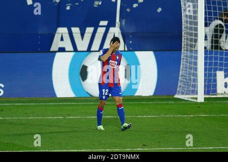 Eibar, Spanien. Dezember 2020. Yoshinori Muto (Eibar) Fußball : Muto bereut nach dem Fehlschuss während des spanischen 'La Liga Santander'-Matches zwischen SD Eibar 1-3 Real Madrid CF im Estadio Municipal de Ipurua in Eibar, Spanien . Quelle: Mutsu Kawamori/AFLO/Alamy Live News Stockfoto