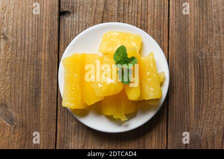 Gekochte Maniok Wurzel Dessert Thai oder brasilianische Lebensmittel Maniok frita, andere Namen (Manihot esculenta, Yuca, Maniok, Mantoca, brasilianischen Pfeil Stockfoto