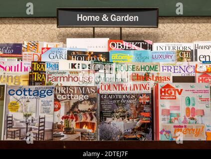 Heim- und Gartenzeitschriften in Regalen, Barnes and Noble, USA Stockfoto
