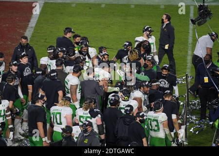 Oregon Ducks Spieler feiern den Gewinn der Pac-12 Meisterschaft nach einem NCAA Fußballspiel gegen die Südkalifornischen Trojaner, Freitag, 1. Dezember Stockfoto