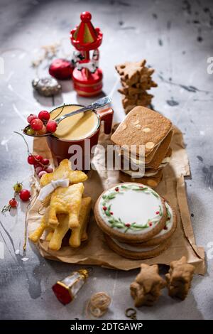 Weihnachts-Cookie.Winter süße Dessert.gesunde Lebensmittel und Getränke.Frühstück Espresso. Stockfoto