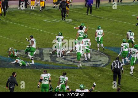 Oregon Ducks Spieler feiern den Gewinn der Pac-12 Meisterschaft nach einem NCAA Fußballspiel gegen die Südkalifornischen Trojaner, Freitag, 1. Dezember Stockfoto