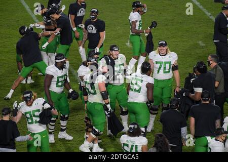 Oregon Ducks Spieler feiern den Gewinn der Pac-12 Meisterschaft nach einem NCAA Fußballspiel gegen die Südkalifornischen Trojaner, Freitag, 1. Dezember Stockfoto