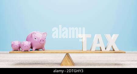 Sparschwein und Steuerbrief auf Wippe. 3d-Illustration Stockfoto