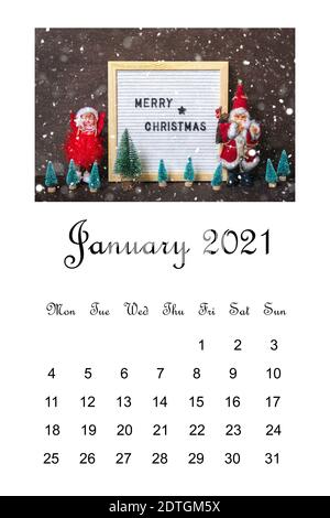 Kalender öffnen Januar 2021, Weihnachtskomposition auf weißem Hintergrund Bildung, Ziele, Resolutionen, Plan, neues Jahr Me Konzept Weihnachtskarte Stockfoto