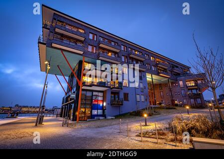Oslo, Norwegen - modernes Wohnhaus in der Nacht Stockfoto