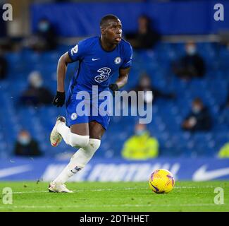 Stamford Bridge, London, 21. Dezember 2020 Chelsea's Kurt Zouma ihr Premier League Spiel gegen West Ham United Bildnachweis: © Mark Pain / Alamy Live News Stockfoto