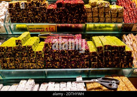 Präsentieren Sie mit orientalischen Süßigkeiten türkischen Delight Stockfoto