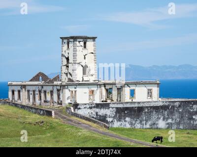 Farol da Ribeirinha, ein Leuchtturm, der durch ein Erdbeben zerstört wurde. Faial Island, eine Insel auf den Azoren (Ilhas dos Acores) im Atlantischen Ozean. Das Azo Stockfoto