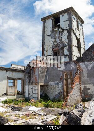 Farol da Ribeirinha, ein Leuchtturm, der durch ein Erdbeben zerstört wurde. Faial Island, eine Insel auf den Azoren (Ilhas dos Acores) im Atlantischen Ozean. Das Azo Stockfoto