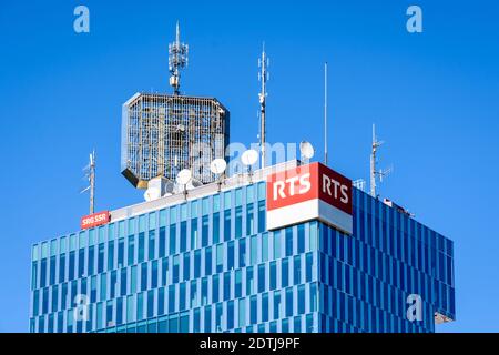 Nahaufnahme der Spitze des Turms des RTS (Radio Television Suisse) in Genf. Stockfoto