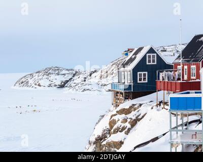 Stadt Uummannaq im Winter im Norden Grönlands. Amerika, Nordamerika, Dänemark, Grönland Stockfoto