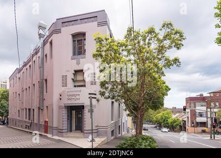 Das Gebäude des Royal Court in der Crown Street im inneren Vorort Darlinghurst in New South Wales, Australien, das in der Zwischenkriegszeit erbaut wurde Stockfoto