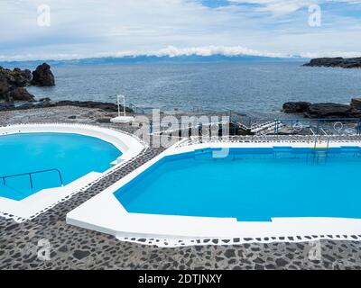 Strand und Schwimmbäder in Furna de Santo Antonio. Pico Island, eine Insel auf den Azoren (Ilhas dos Acores) im Atlantischen Ozean. Die Azoren sind ein Stockfoto