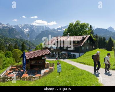 Wettersteiner Bergkette von der Berghütte Eckbauer, bei Garmisch Partenkirchen. Europa, Mitteleuropa, deutschland, bayern Stockfoto