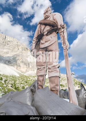 Figur eines österreichischen Soldaten. Fort Tre Sassi am Passo di Valparola in den dolomiten. Tre Sassi stammt aus dem Ersten Weltkrieg und ist heute Museum. Europa Stockfoto