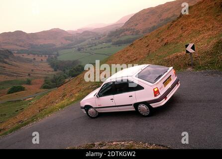 1986 Vauxhall astra Sri Fahren im Seengebiet von England. Stockfoto