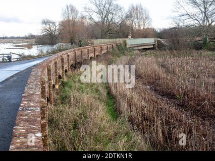 Maud Heath Causeway an der Kellaways Bridge, River Avon Flooding, Chippenham, Wiltshire, England, Großbritannien Stockfoto