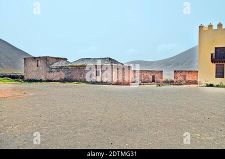 Spanien, Kanarische Inseln, Fuerteventura, Haus der Colonels aka Casa de los Coroneles in La Oliva erbaut im 17. Jahrhundert, außerhalb Gebäude Stockfoto