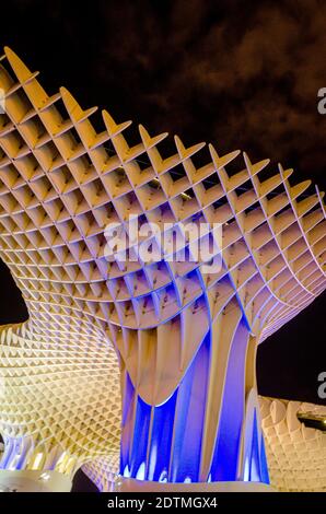 Metropol Parasol ist eine Holzkonstruktion in Sevilla, Spanien Stockfoto