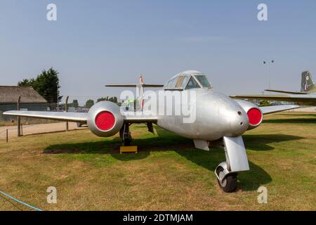 Ein Gloster Meteor T.7 VZ634, (erster britischer Düsenjäger), Newark Air Museum, in der Nähe von Newark-on-Trent, Nottinghamshire, Großbritannien. Stockfoto