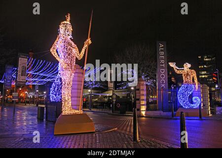 Weihnachtsbeleuchtung im Albert Dock, Liverpool Stockfoto