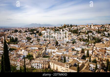 Blick auf Granada von der Alcazaba in der Alhambra-Anlage, Granada, Spanien Stockfoto