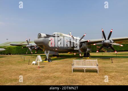 Ein AVRO Shackleton MR3/3 (WR977), ein britisches Langstreckenflugzeug für Seepatrouillen, Newark Air Museum, in der Nähe von Newark-on-Trent, Nottinghamshire, Großbritannien. Stockfoto