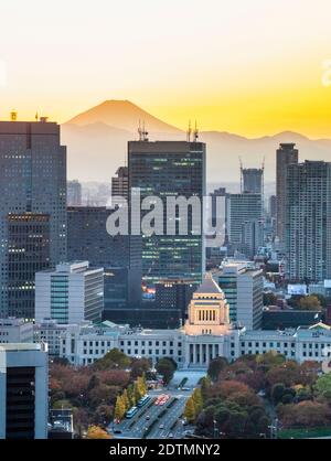 Japan, Tokyo City, Chiyoda Ku, National Diet Building und Mount Fuji Stockfoto