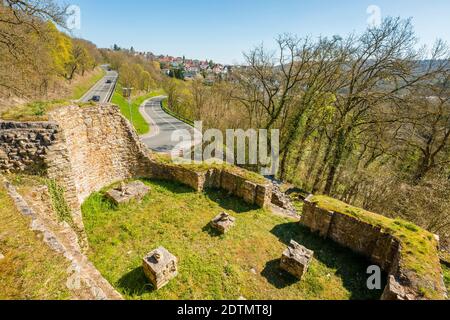 Schloss Pfarrköpfchen bei Stromberg im Hunsrück, ein Hügelschloss mit einer Kapelle, in der sich ein Mosaikboden mit Rosettenmosaik befand, gegründet von Graf Palatin Ruprecht, aus der Salier-Zeit, Soonwald, Stockfoto