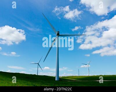 Senvion MM82/2050 Windturbinen auf der Carsington Weide in Derbyshire Dales England. Stockfoto