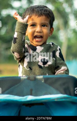 Der beste Weg, um Kinder gut zu machen, ist zu machen Sie sind glücklich Stockfoto