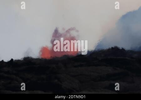 Luftaufnahme des Ausbruchs des Vulkans Kilauea auf Hawaii, im Bild Fiure7 sieht man die enorme Hitze in der Luft. Stockfoto