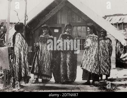 Vintage 19. Jahrhundert Foto - Maori 'Damen des Wunderlandes' - Gruppe von Maori Frauen. Stockfoto