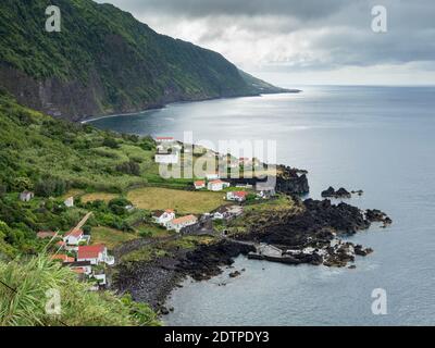 Faja das Almas an der Südküste. Sao Jorge Island, eine Insel auf den Azoren (Ilhas dos Acores) im Atlantischen Ozean. Die Azoren sind autonom Stockfoto