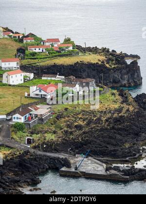 Faja das Almas an der Südküste. Sao Jorge Island, eine Insel auf den Azoren (Ilhas dos Acores) im Atlantischen Ozean. Die Azoren sind autonom Stockfoto