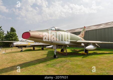 Ein nordamerikanischer F. 100D Super Saber (54-2223) Kämpfer/Jagdbomber, Newark Air Museum, in der Nähe von Newark-on-Trent, Nottinghamshire, Großbritannien. Stockfoto