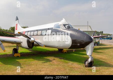 A de havilland DH.114 Heron SRZ.1B (G-ANXB), kleines britisches Propellerflugzeug, Newark Air Museum, in der Nähe von Newark-on-Trent, Nottinghamshire, Großbritannien. Stockfoto