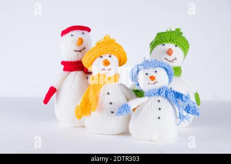 Familie der Wollschneemänner - vom Fotografen gemacht! Stockfoto