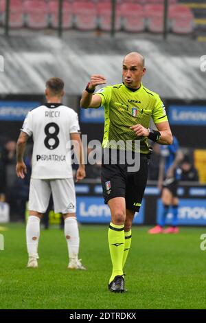 Mailand, Italien. Dezember 2020. Schiedsrichter Michael Fabbri gesehen in der Serie EIN Spiel zwischen Inter Mailand und Spezia in San Siro in Mailand. (Foto: Gonzales Photo - Tommaso Fimiano). Stockfoto