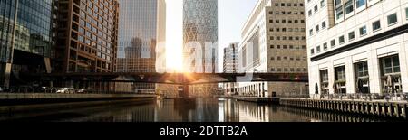 Londons moderne Skyline bei Sonnenaufgang in der Canary Wharf Bereich Stockfoto