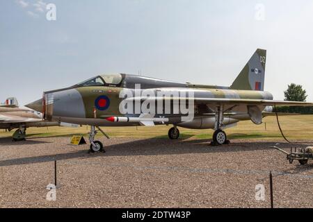 An English Electric Lightning T.5 (XS417), Newark Air Museum, in der Nähe von Newark-on-Trent, Nottinghamshire, Großbritannien. Stockfoto