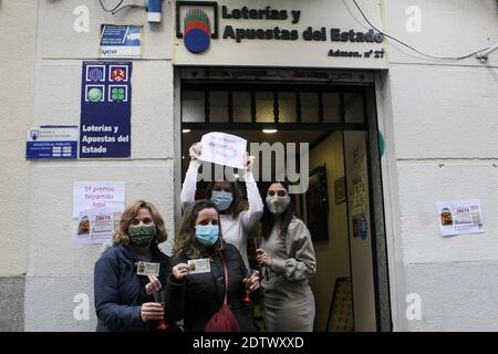 Madrid, Spanien. Dezember 2020. Einen fünften Preis bei Lottery Administration 27 am 22. Dezember 2020 in Madrid, Spanien. Foto von Itahisa Hernandez/AlterPhotos/ABACAPRESS.COM Credit: ABACAPRESS/Alamy Live News Stockfoto