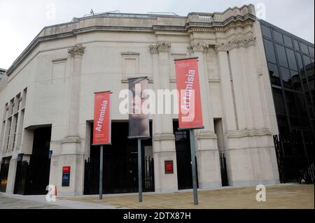 London, Großbritannien, 22. Dezember 2020 National Gallery in Trafalgar Square Shut. Leere Straßen und geschlossene Geschäfte und Theater 3 Tage vor Weihnachten wegen Tier 4 Coronavirus Sperre. Kredit: JOHNNY ARMSTEAD/Alamy Live Nachrichten Stockfoto