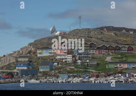 Blick auf Qaqortoq in Grönland. Die Stadt liegt im südlichen Grönland mit einer Bevölkerung von rund 4,000 Menschen. Stockfoto