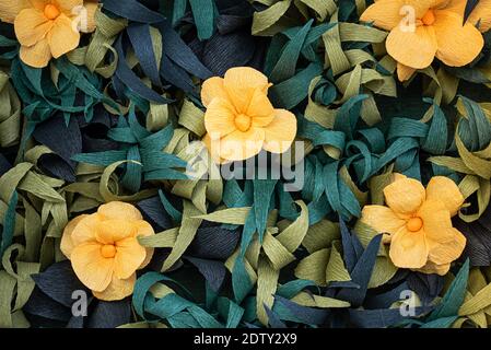 Papiroflexie, Papierblumen in Farben Stockfoto