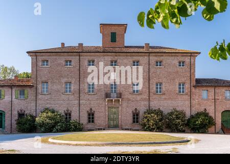 San Mauro, Forli Cesena, Emilia Romagna, Italien, August 2020: Villa Torlonia Gebäude, im öffentlichen Park Poesia Pascoli. Stockfoto