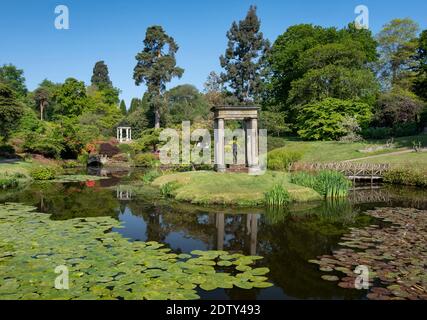 Der Tempelgarten im Frühling, Cholmondeley Castle, Cholmondeley, Cheshire, England, Großbritannien Stockfoto